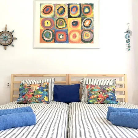 With 2 Bedrooms In El Médano, With Wonderful Sea View, Shared Pool, Furnished Terrace - 200 M From The Beach Appartamento *