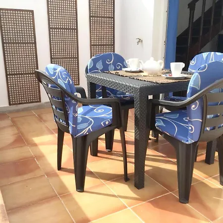 With 2 Bedrooms In El Medano, With Wonderful Sea View, Shared Pool, Furnished Terrace - 200 M From The Beach Apartment El Médano